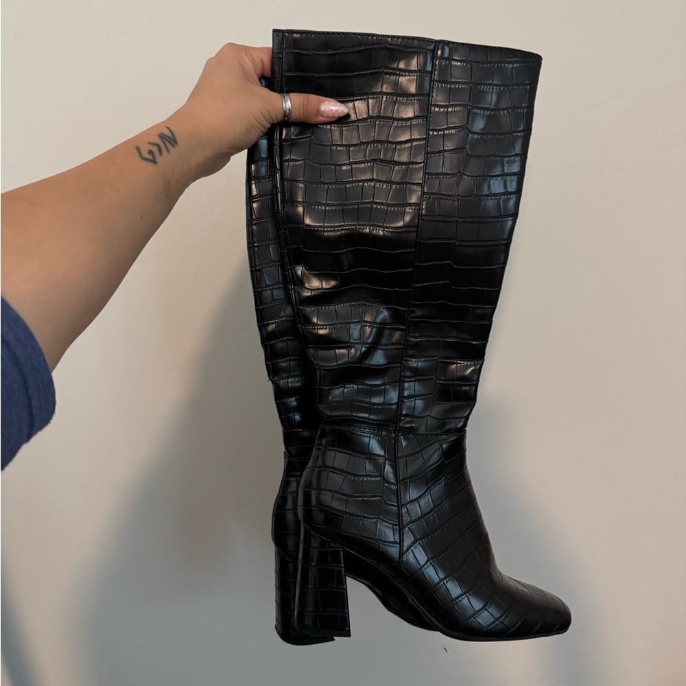 SHEIN Black Croc-Patterned Heeled Boots